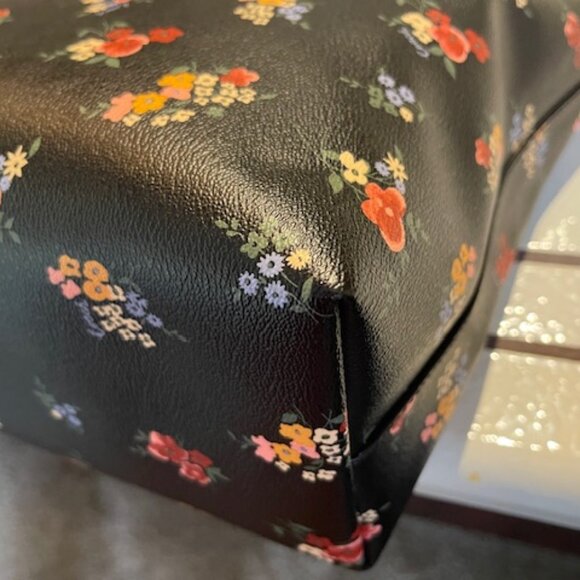 Coach Gallery Tote - Wildflower - NEW - Picture 9 of 16